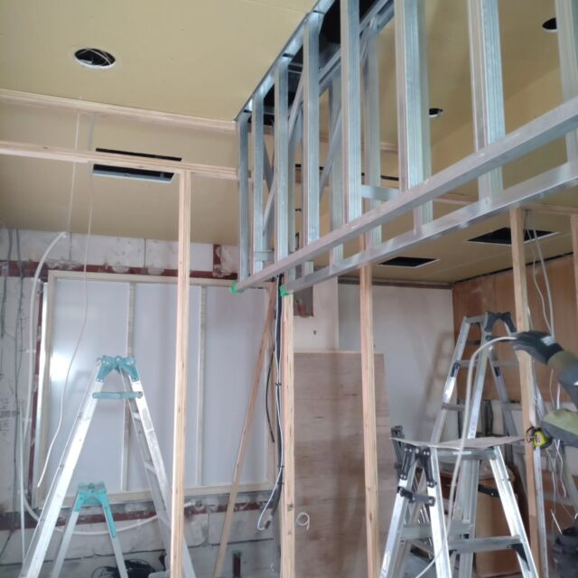 工事着々と進んでいます

見た目にはあまり変わりないのですが、電気工事が進み、少し骨組みが出てきました
木の柱の奥がケーキの厨房になります

1/30放映の「ててて！TV」
の反響もたくさん頂いており、ありがとうございます

TVerでも見られるようですので、
見逃した方はぜひ！

#3月上旬リニューアルします
#厨房増設工事
#チーズグルメ
#チーズケーキ
#ボンマルシェ