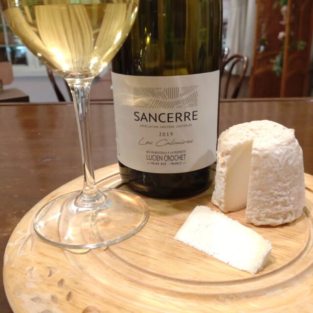 今日は肌寒い雨の1日でしたが、桜も咲いて、春ですね

チーズも春の足音が♪

#シェーヴル
#サンセール
#チーズプロフェッショナルのいるお店
#山梨　#甲府グルメ