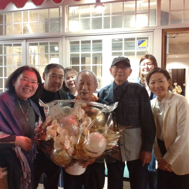 昨晩は久しぶりにディナーにムッシュが出てきてくれて、お客様と一緒にワインを楽しみました

ボンマルシェのシンボル

いつまでも元気でいてね

#ボンマルシェ
#甲府　#山梨
#ワゴンデザート

本日4/6は定休日です
4/7〜の週は予約状況一段落
ランチもディナーもお席空いています
「ボンマルシェ行こうかな？」
思い立ったらお電話ください😊